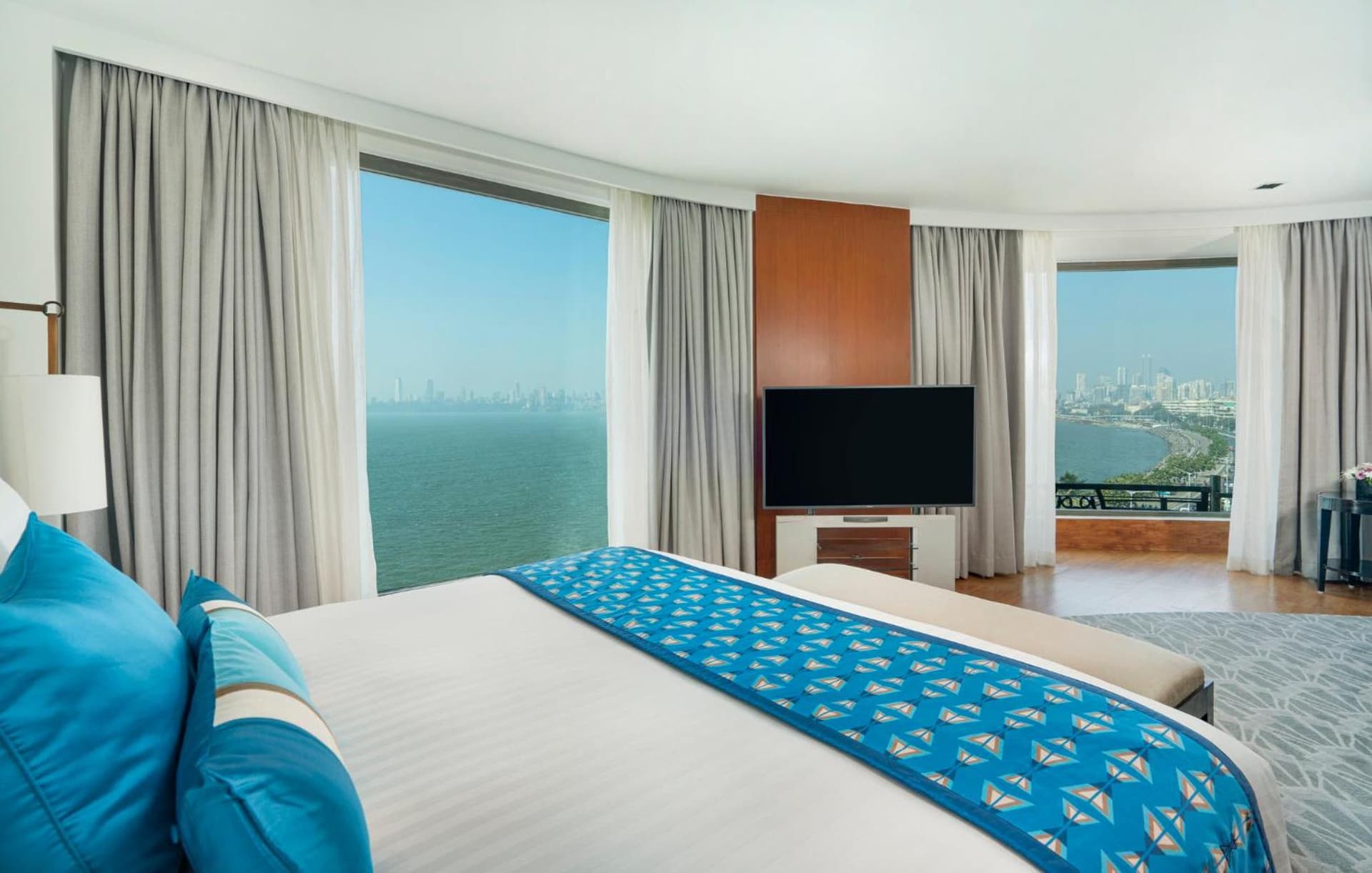 Suite King Sea View Room