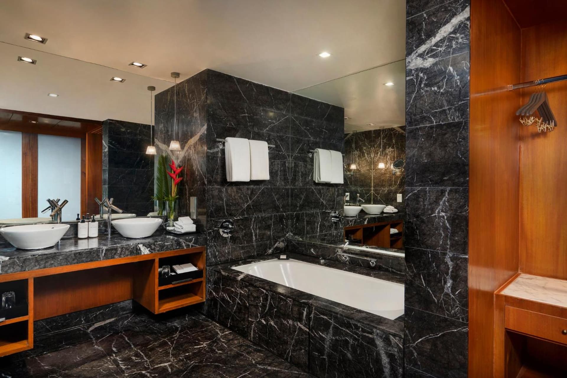 Junior Suite King Room
