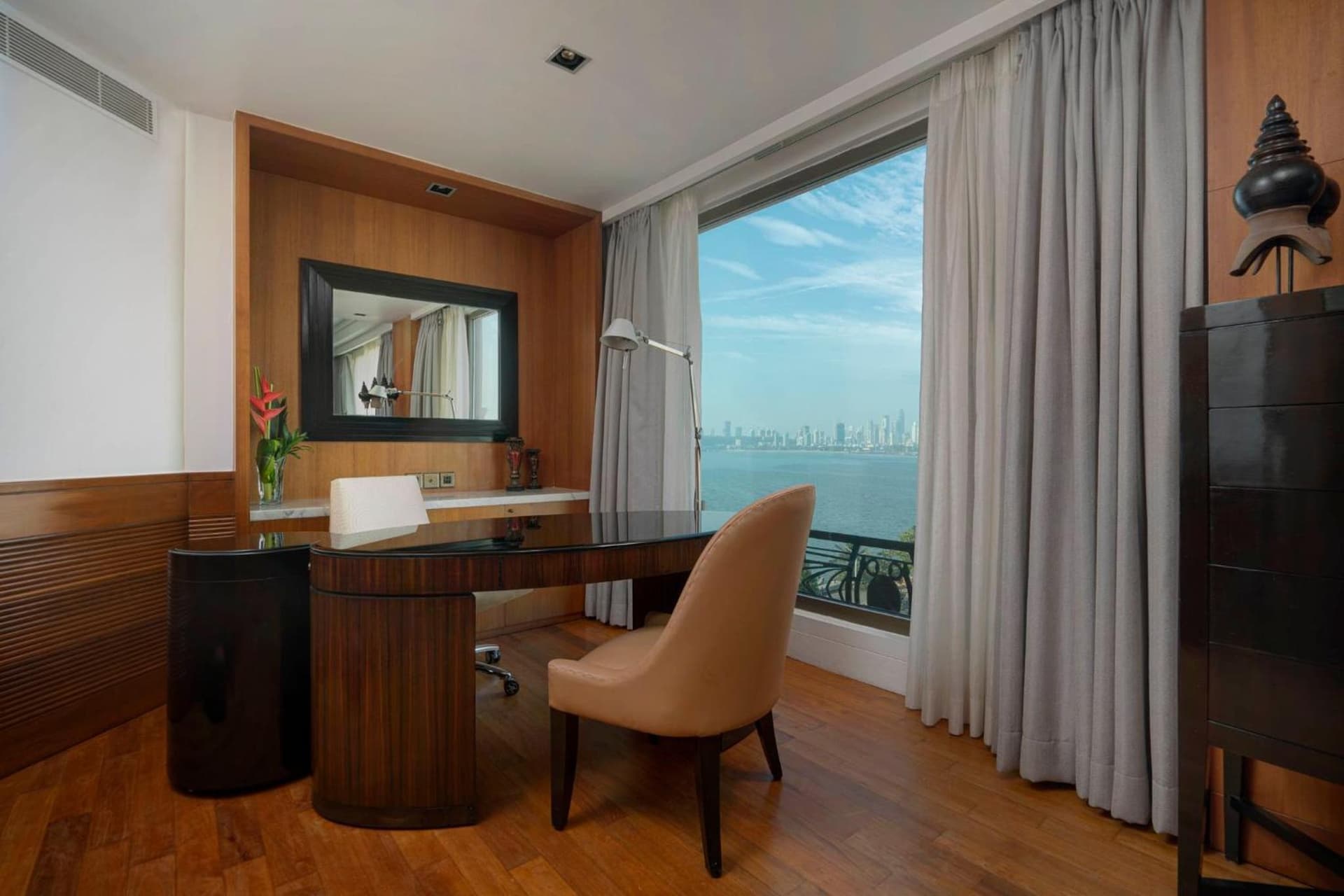 Junior Suite King Room