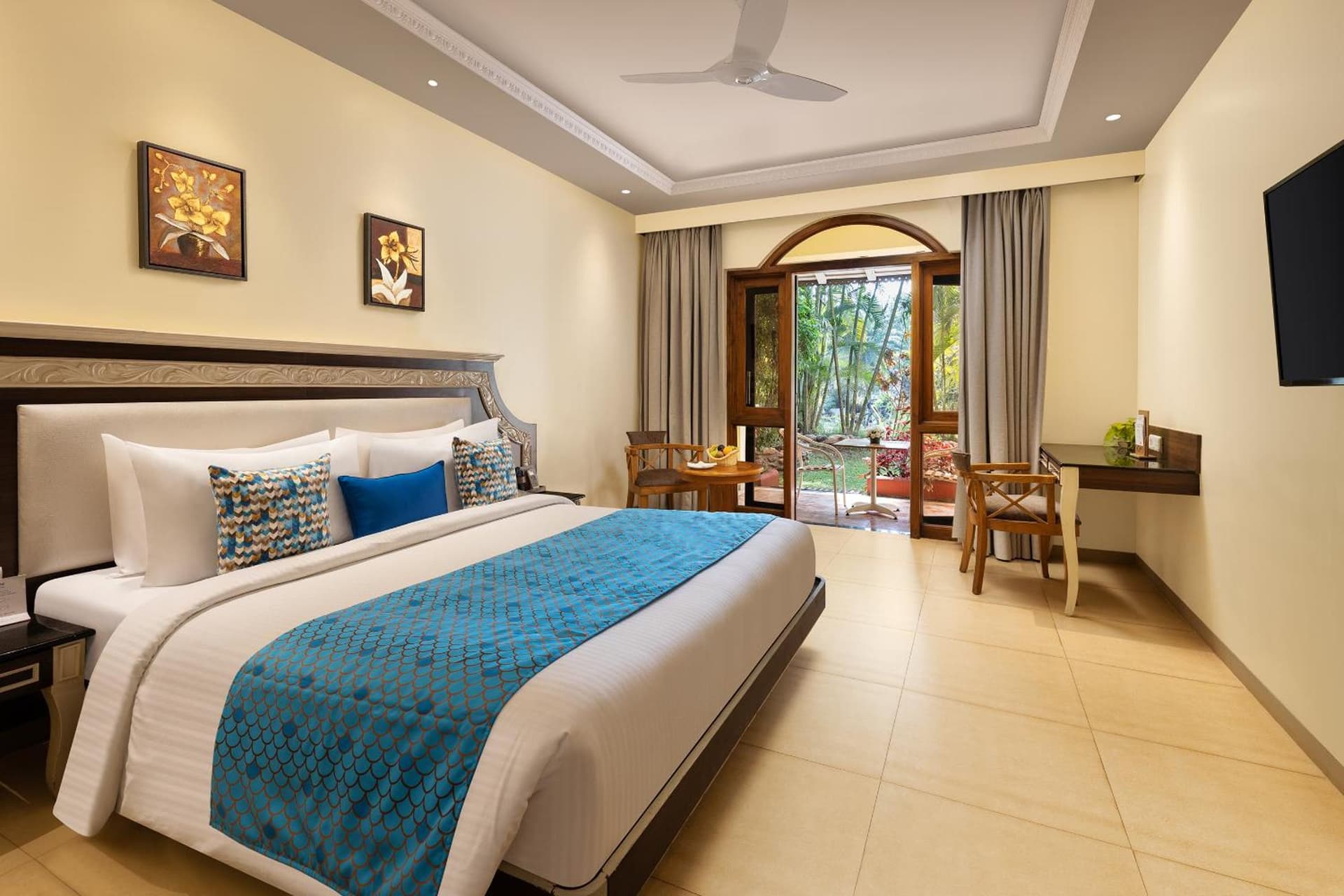 Premium Pool View Room