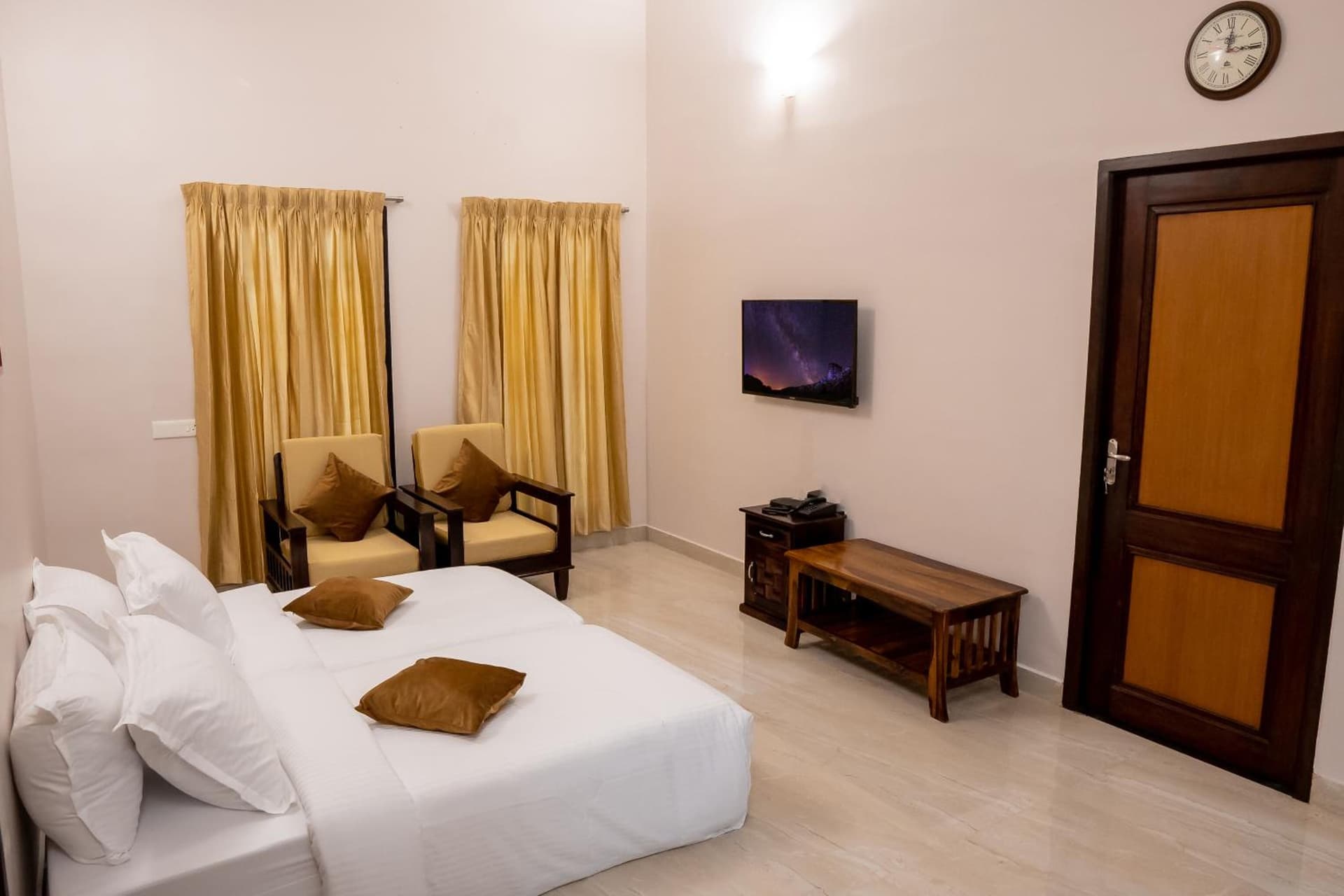 Deluxe King Suite