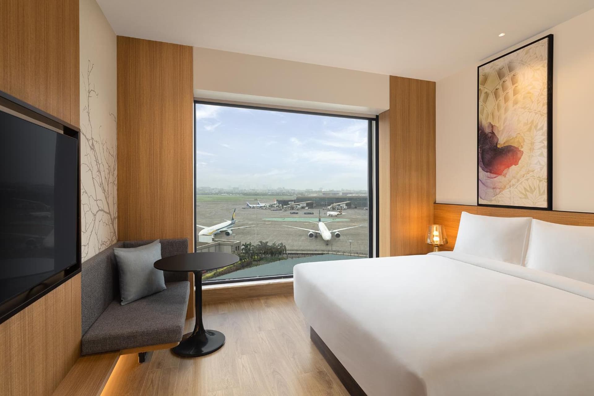Deluxe Queen Garden View Room
