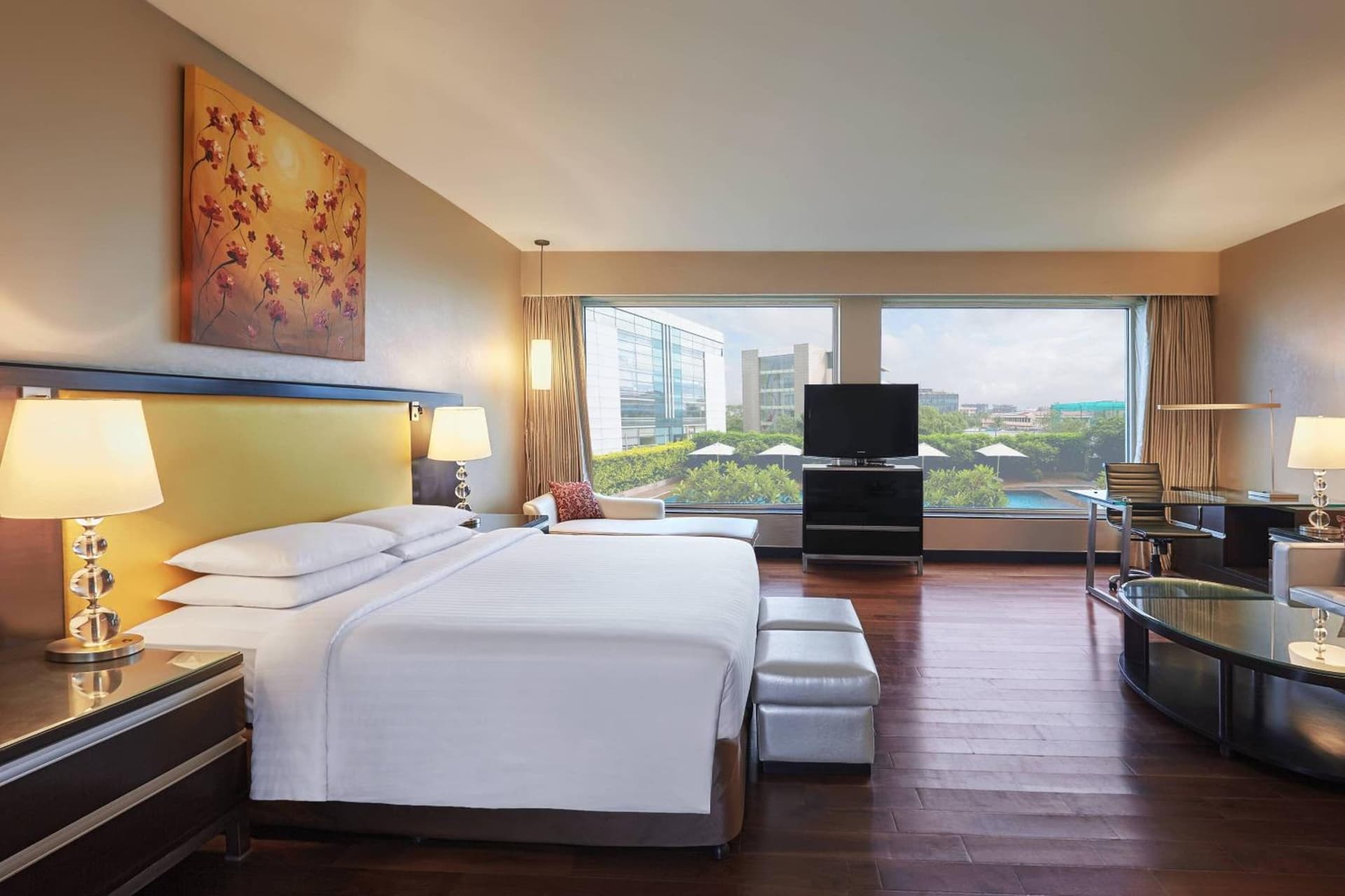 Junior Suite Queen Room
