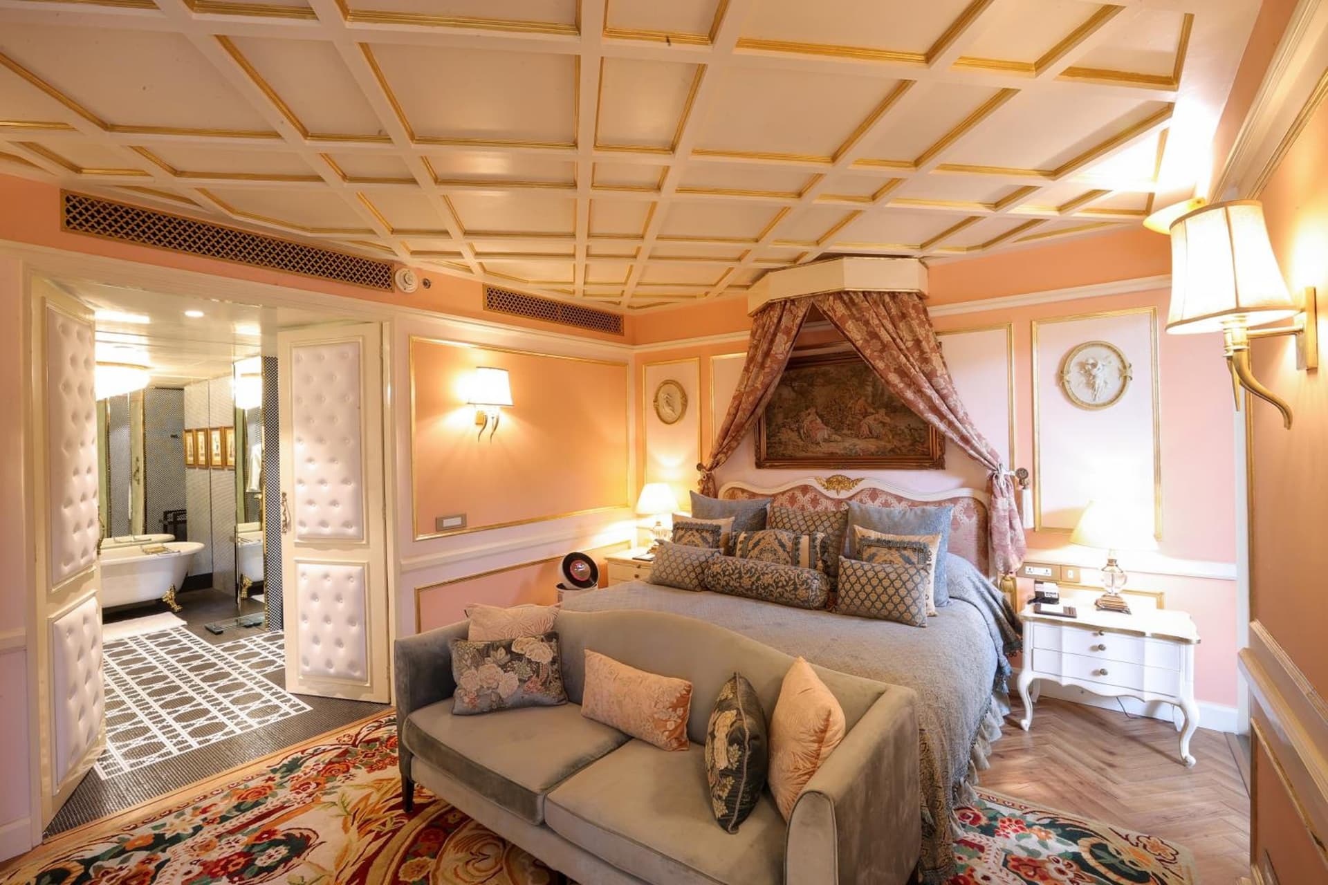 Suite Queen Room