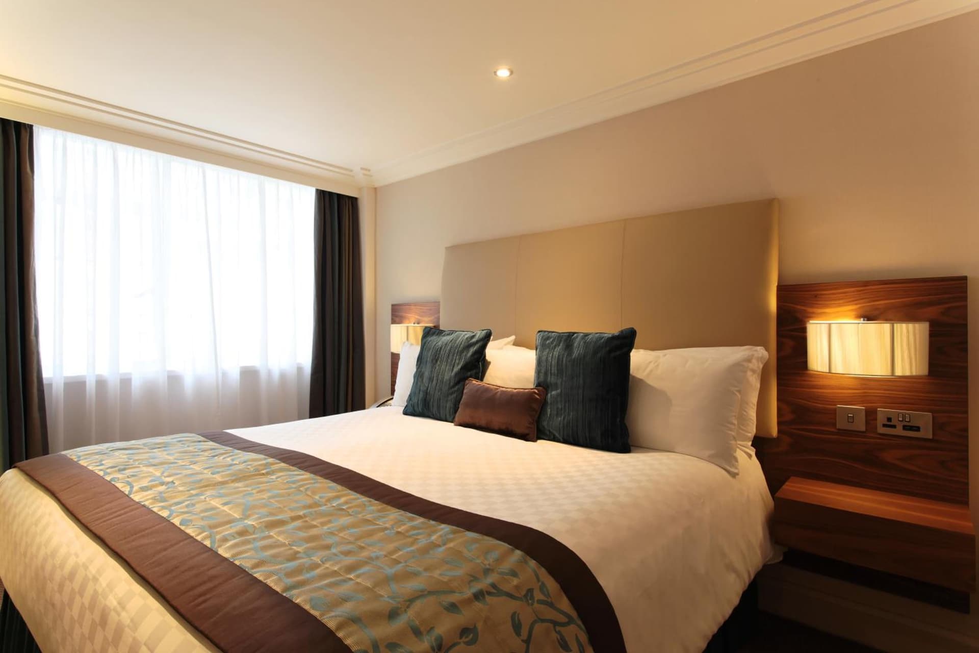 Double Queen Size Bed