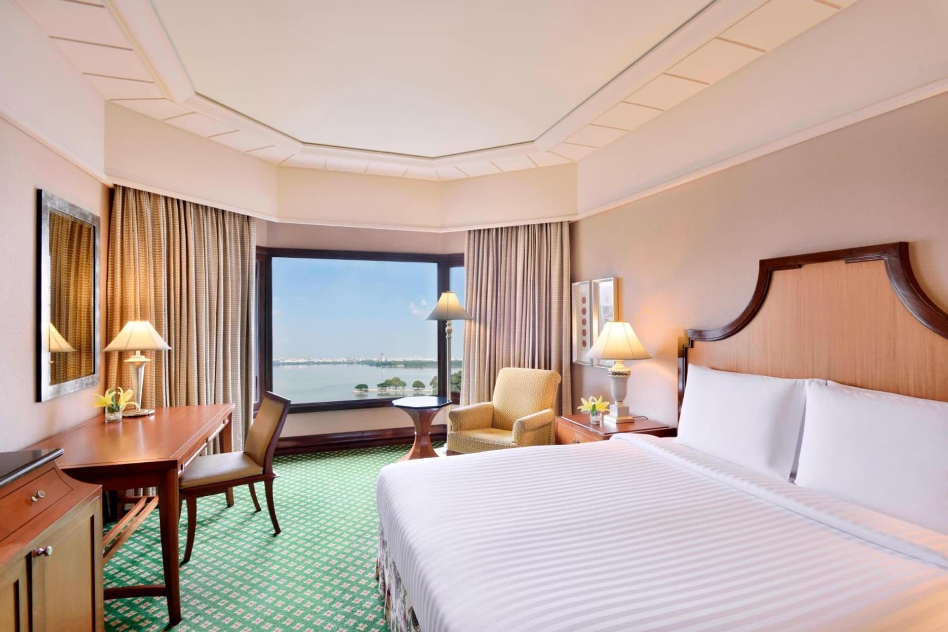 Executive King Lake View Room