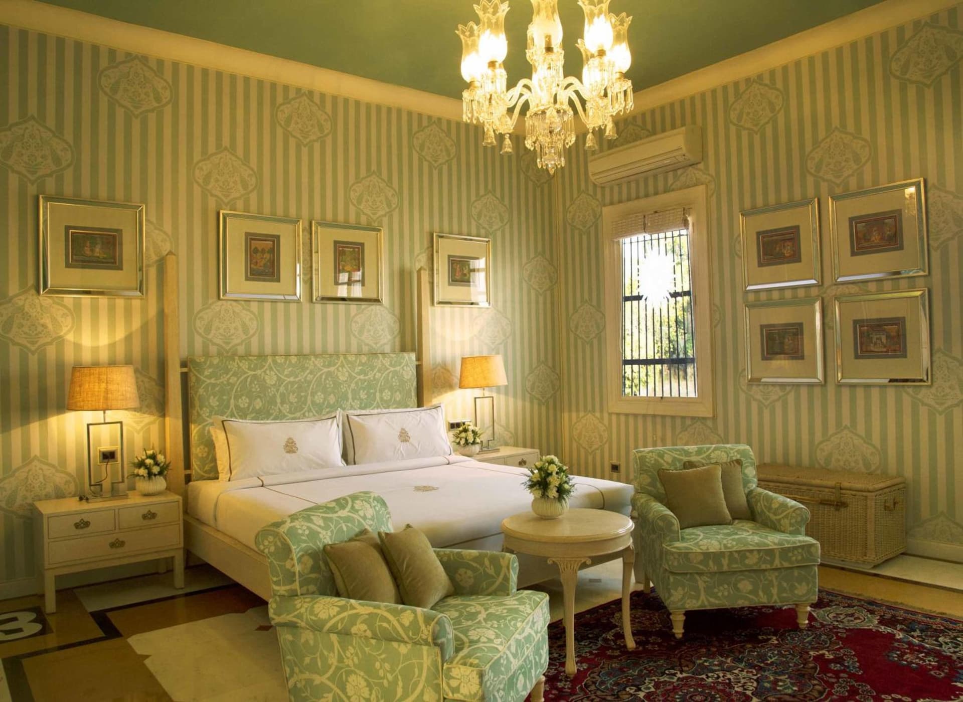 Palace Queen Room