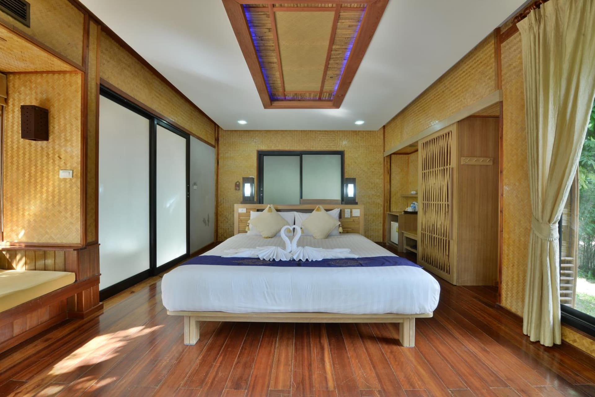 Grand Deluxe Cottage with Partial Sea View