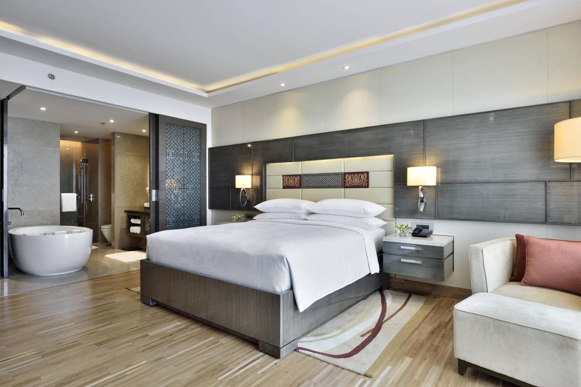 Executive King Pool View Room