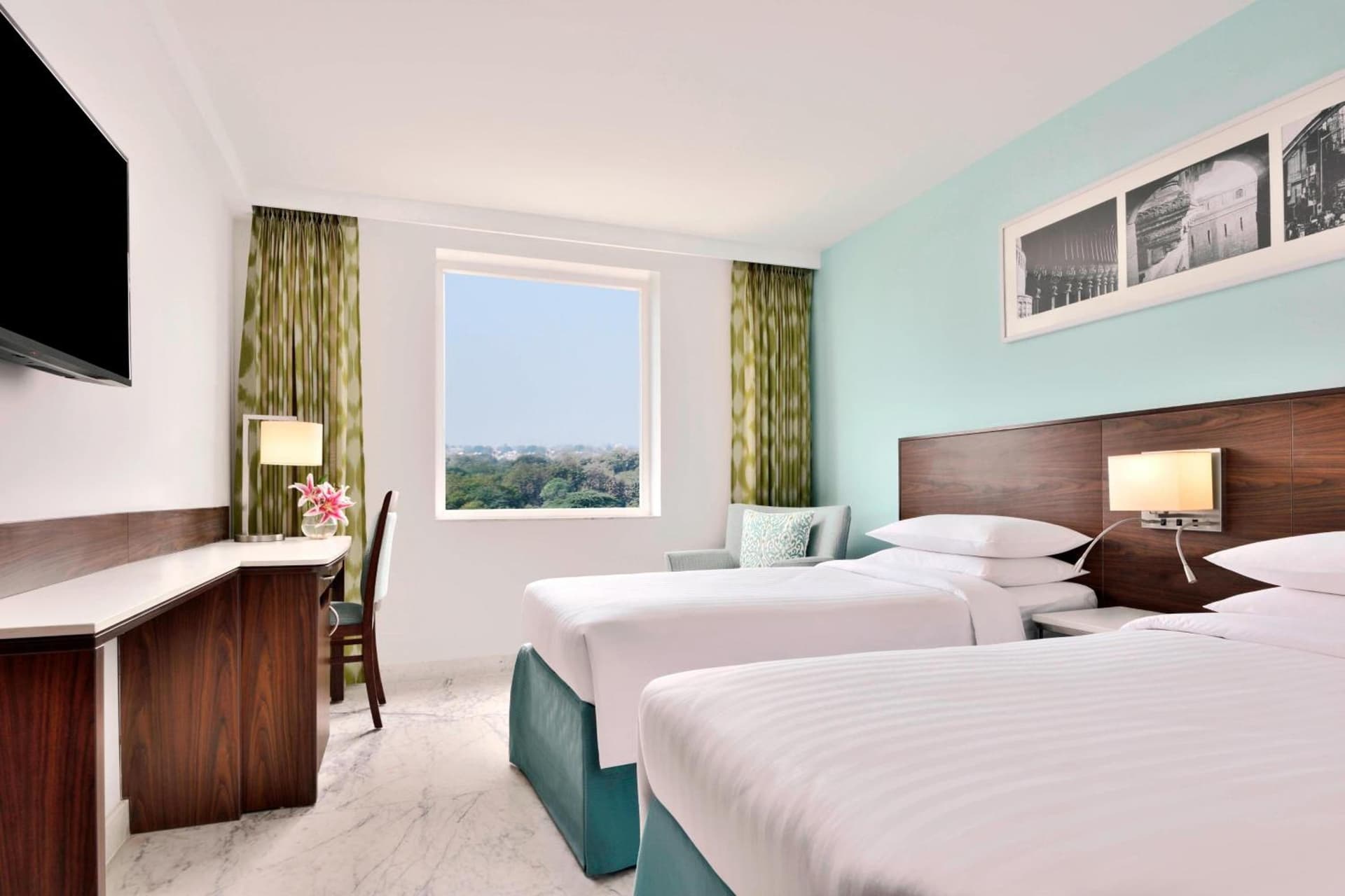 Deluxe Twin City View Room