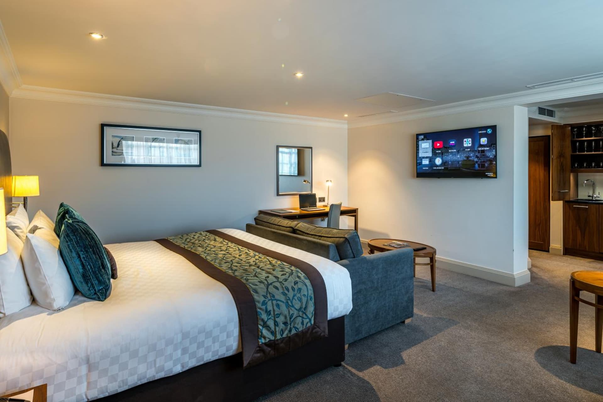 Deluxe King Room
