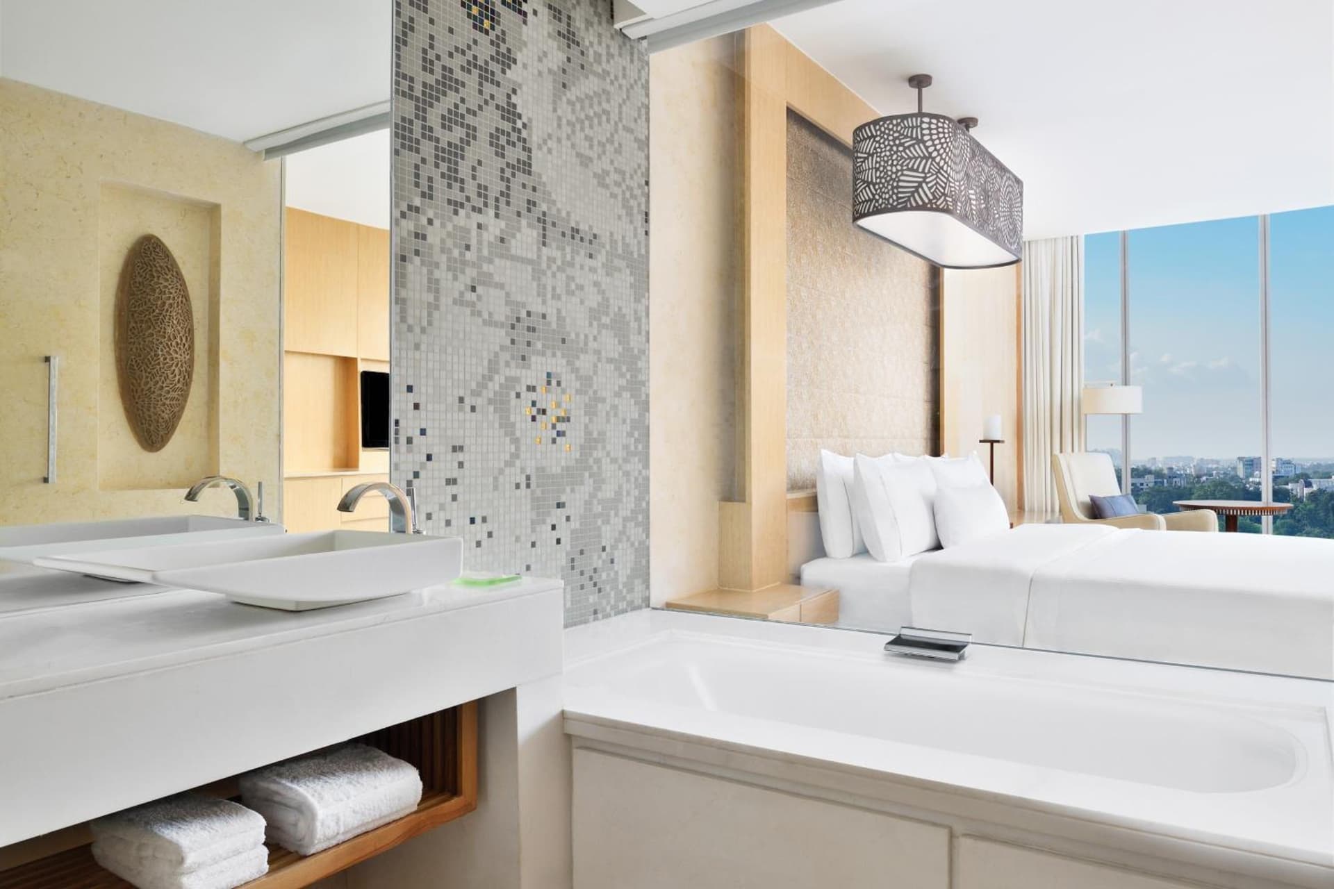 Premier King Or Twin Pool View Room