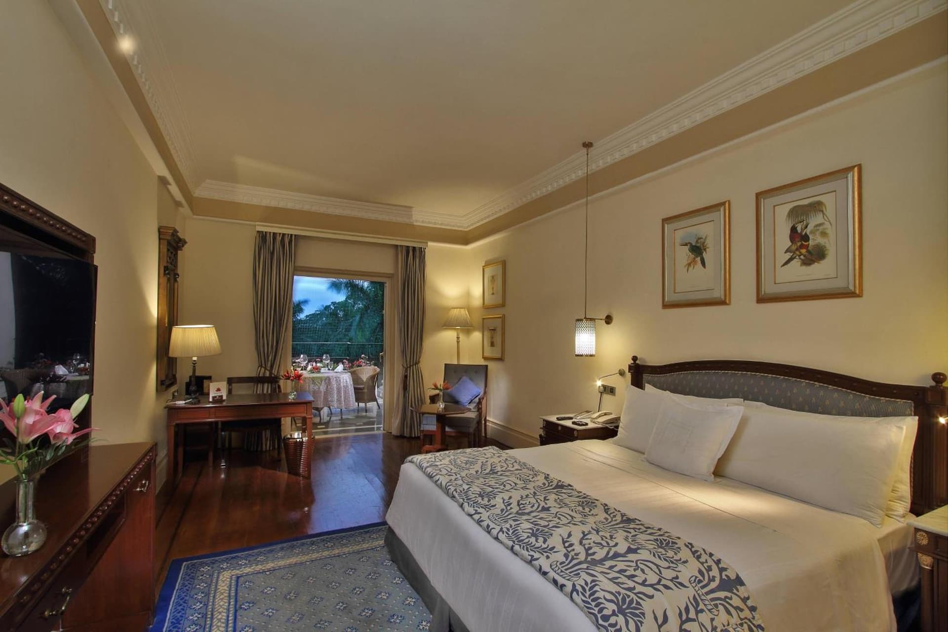Manor Exclusive Queen Room