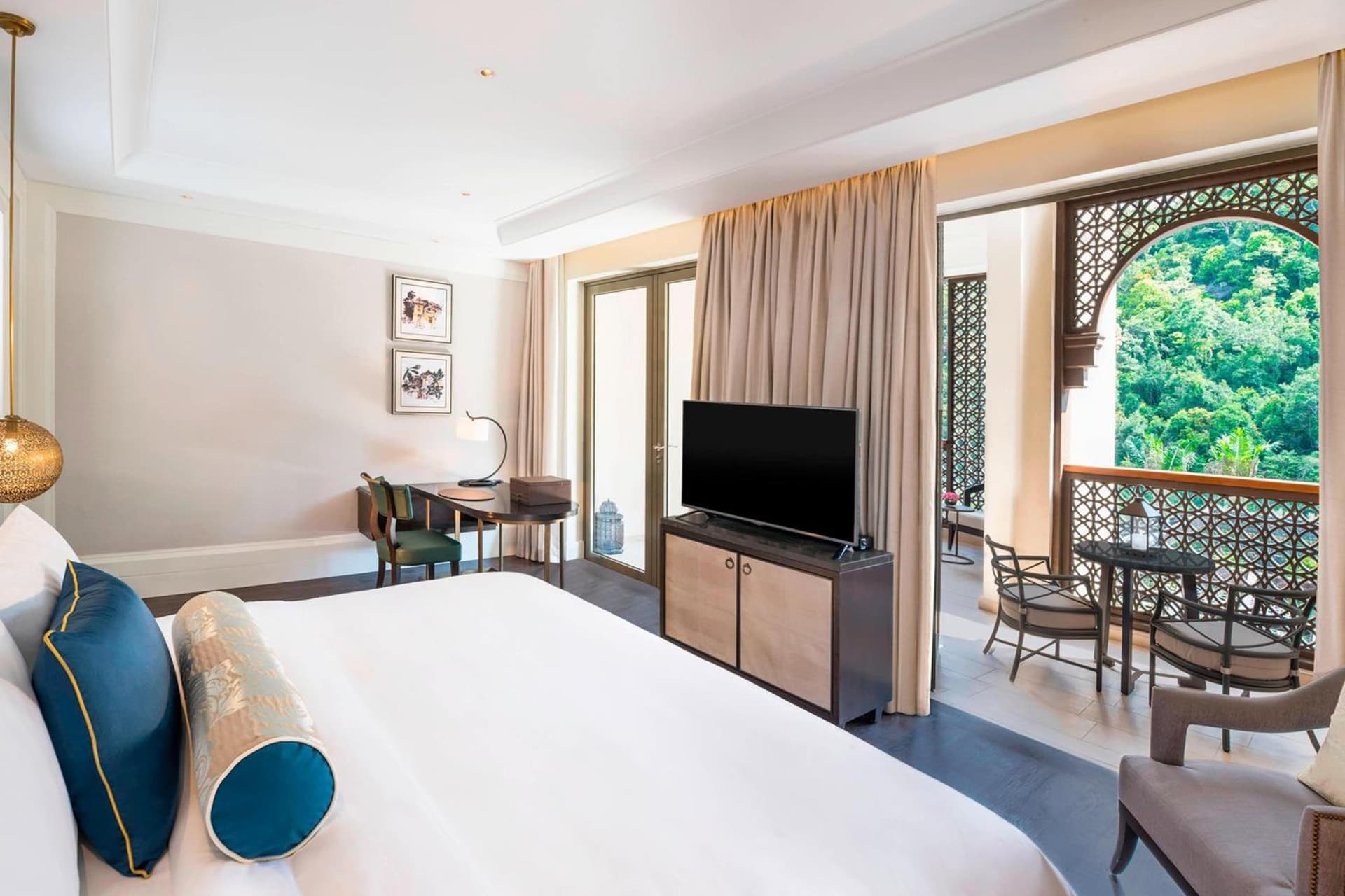 1 King Bed, Rainforest View, Guest Room