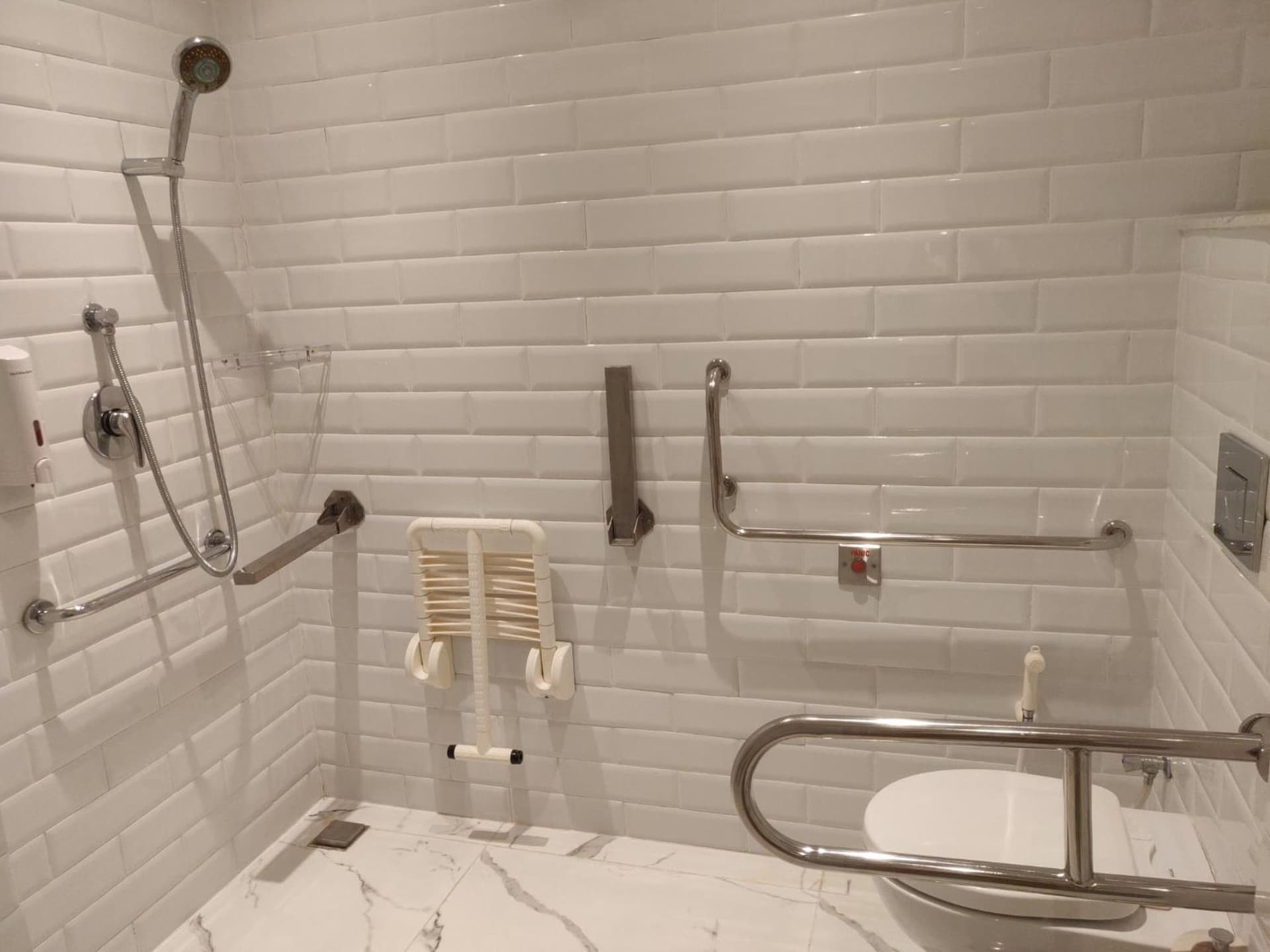Queen Accessible Room
