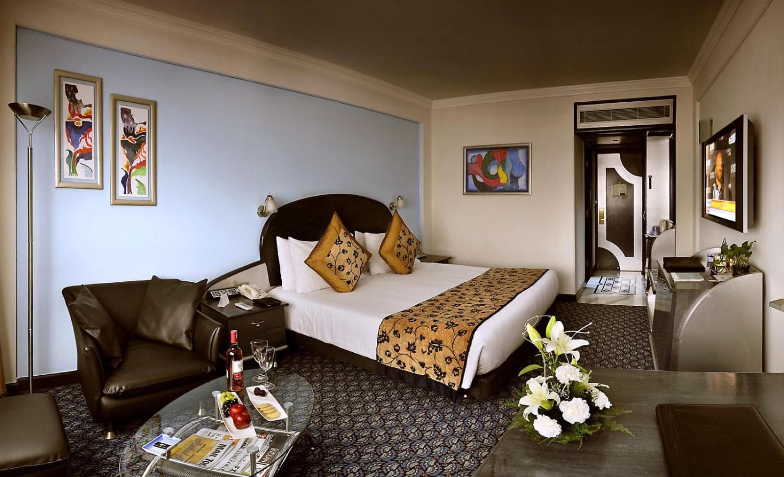 Club King Room
