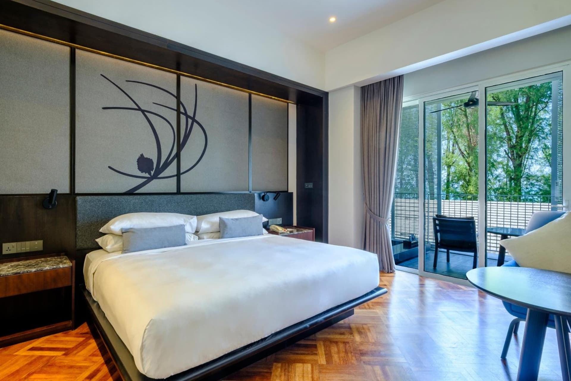 Deluxe King Room with Balcony