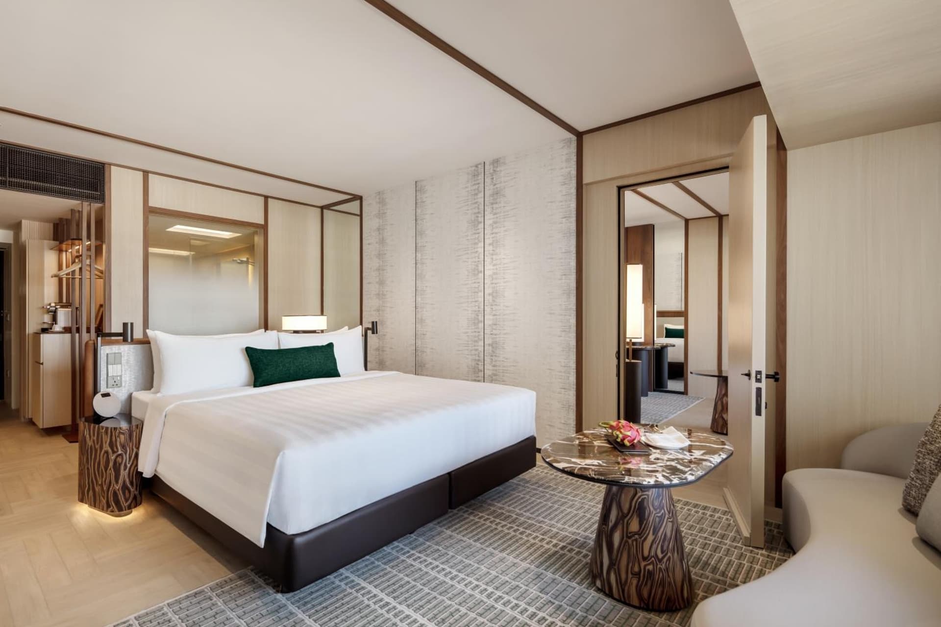 Premier Queen Room