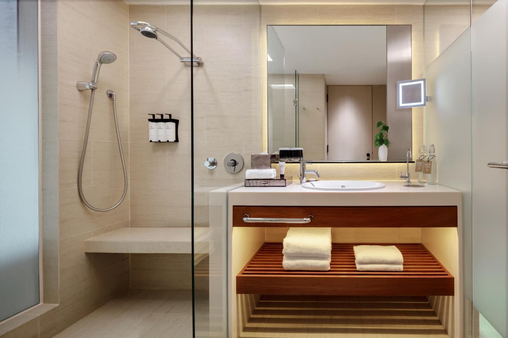 Premier Queen Room
