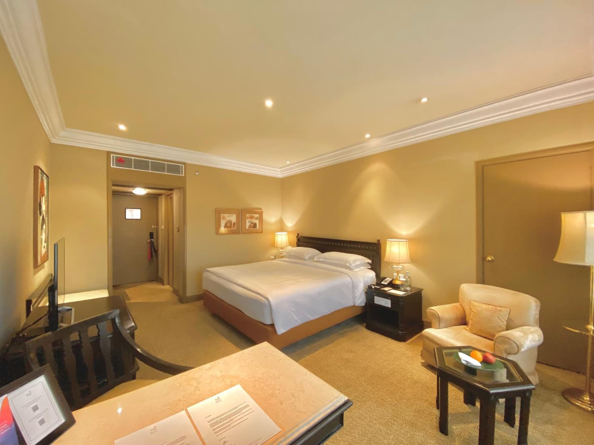 Deluxe Room Various View King Bed