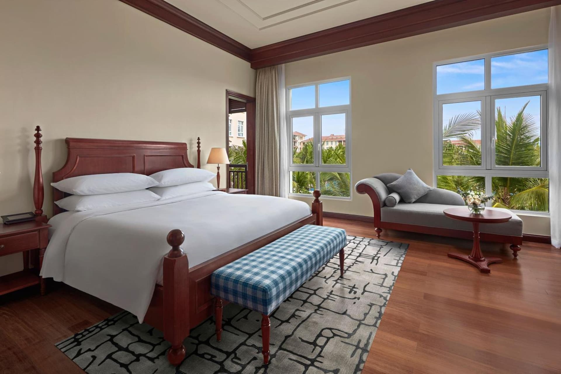 Deluxe King Room with Garden View