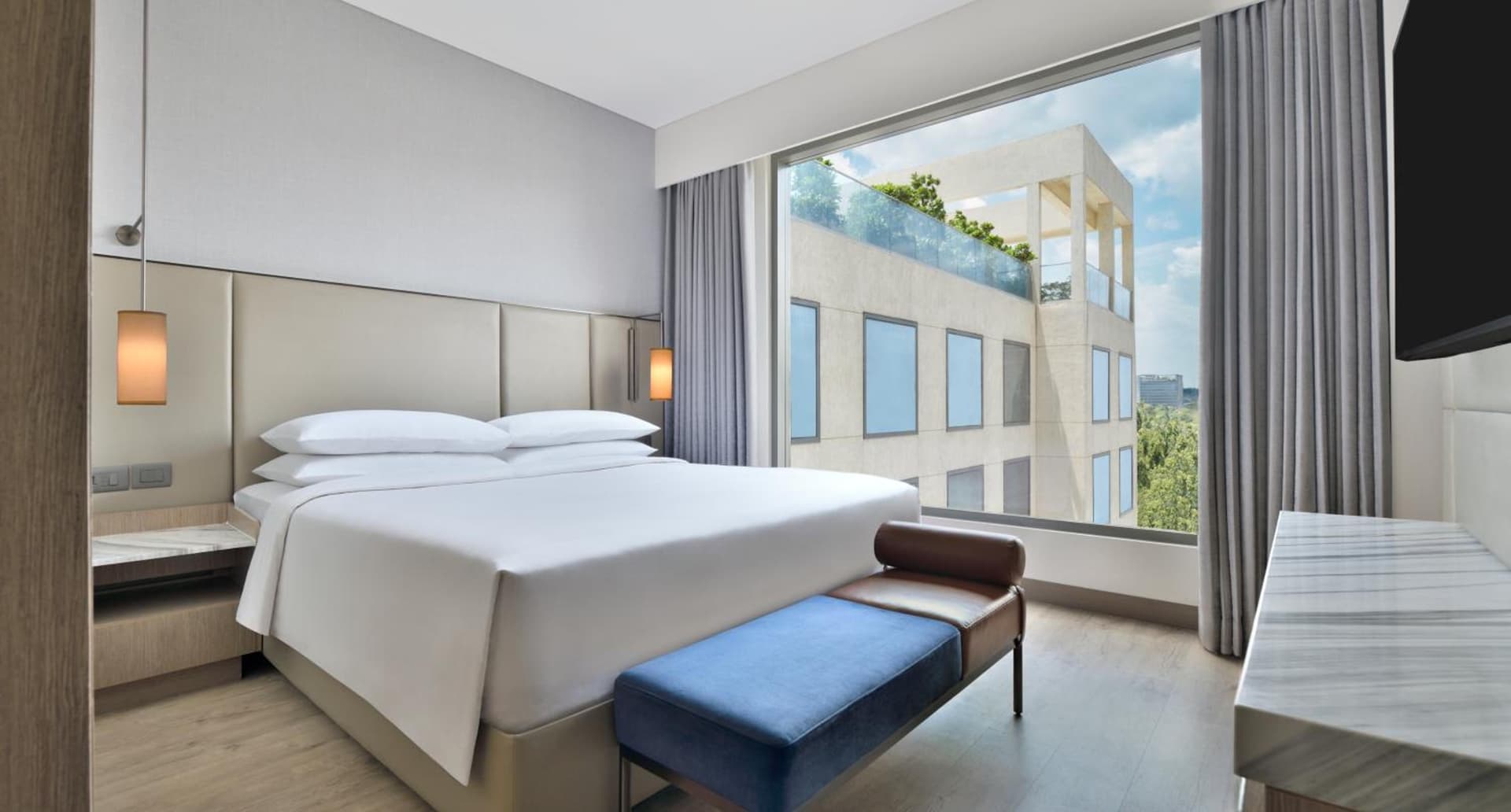 Deluxe Guest room, 1 King, Courtyard View