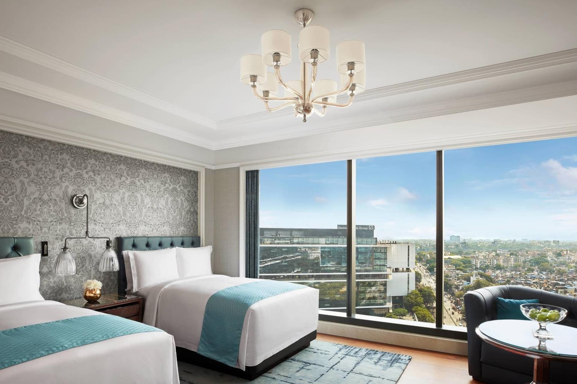 Deluxe Queen City View Room