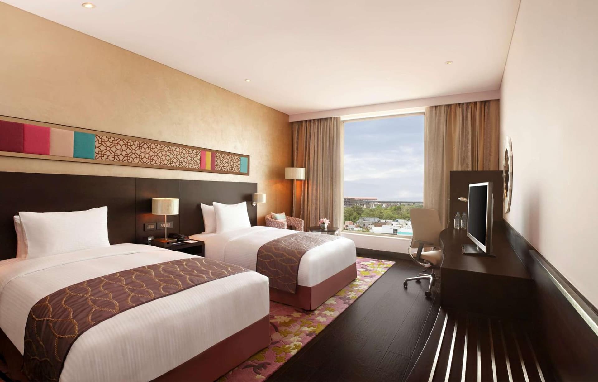 Twin Guest Room with City View