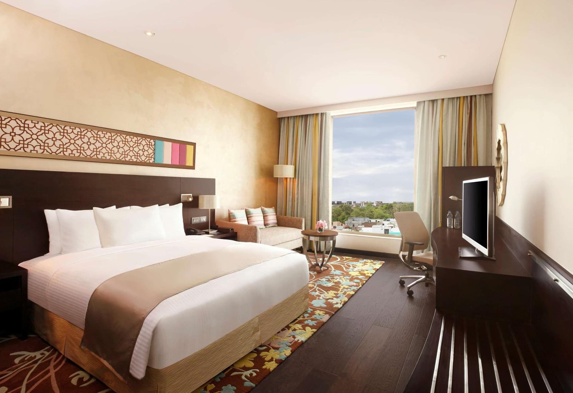 Executive King City View Room