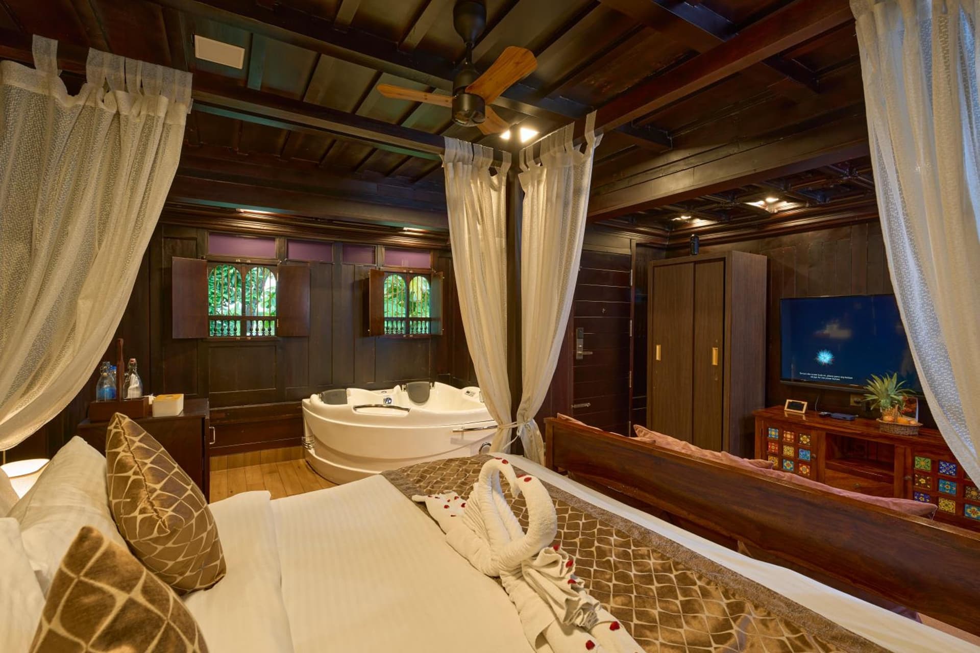 Heritage jacuzzi