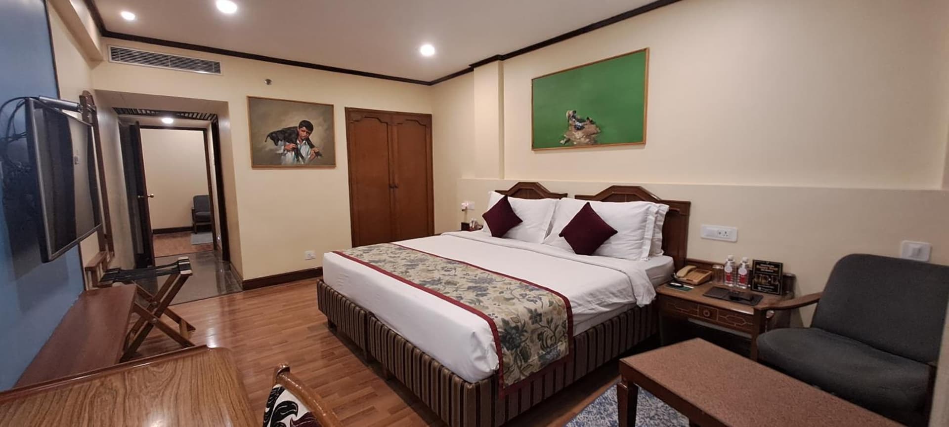Suite Queen Room