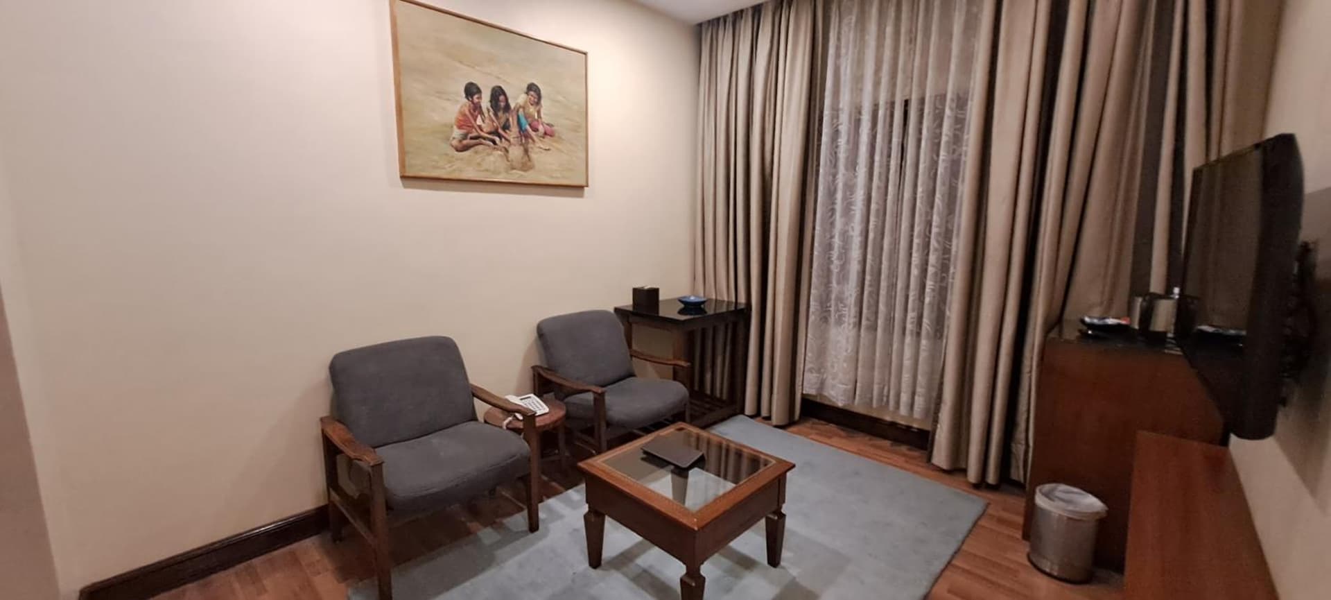 Suite Queen Room