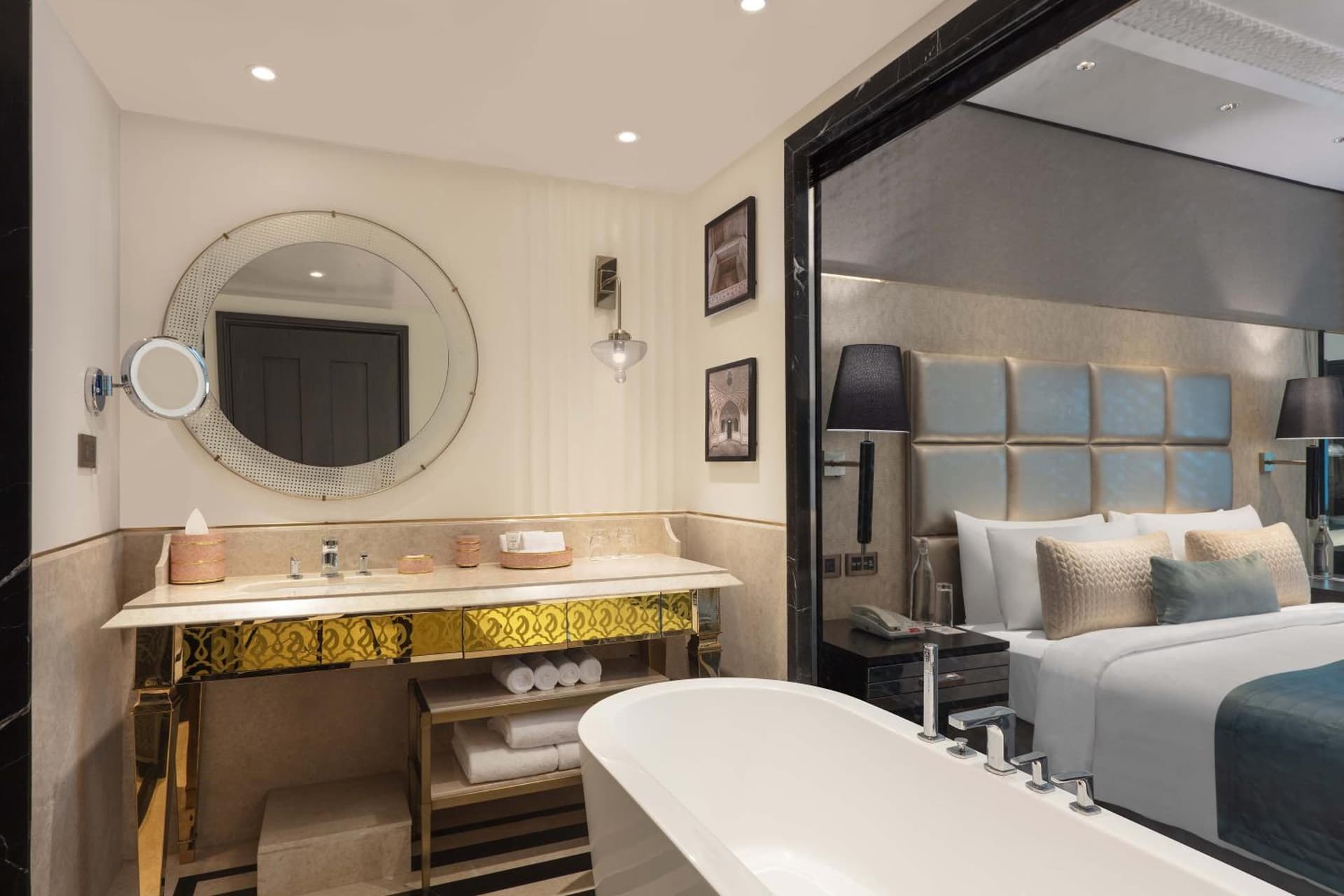 Club King City View Room