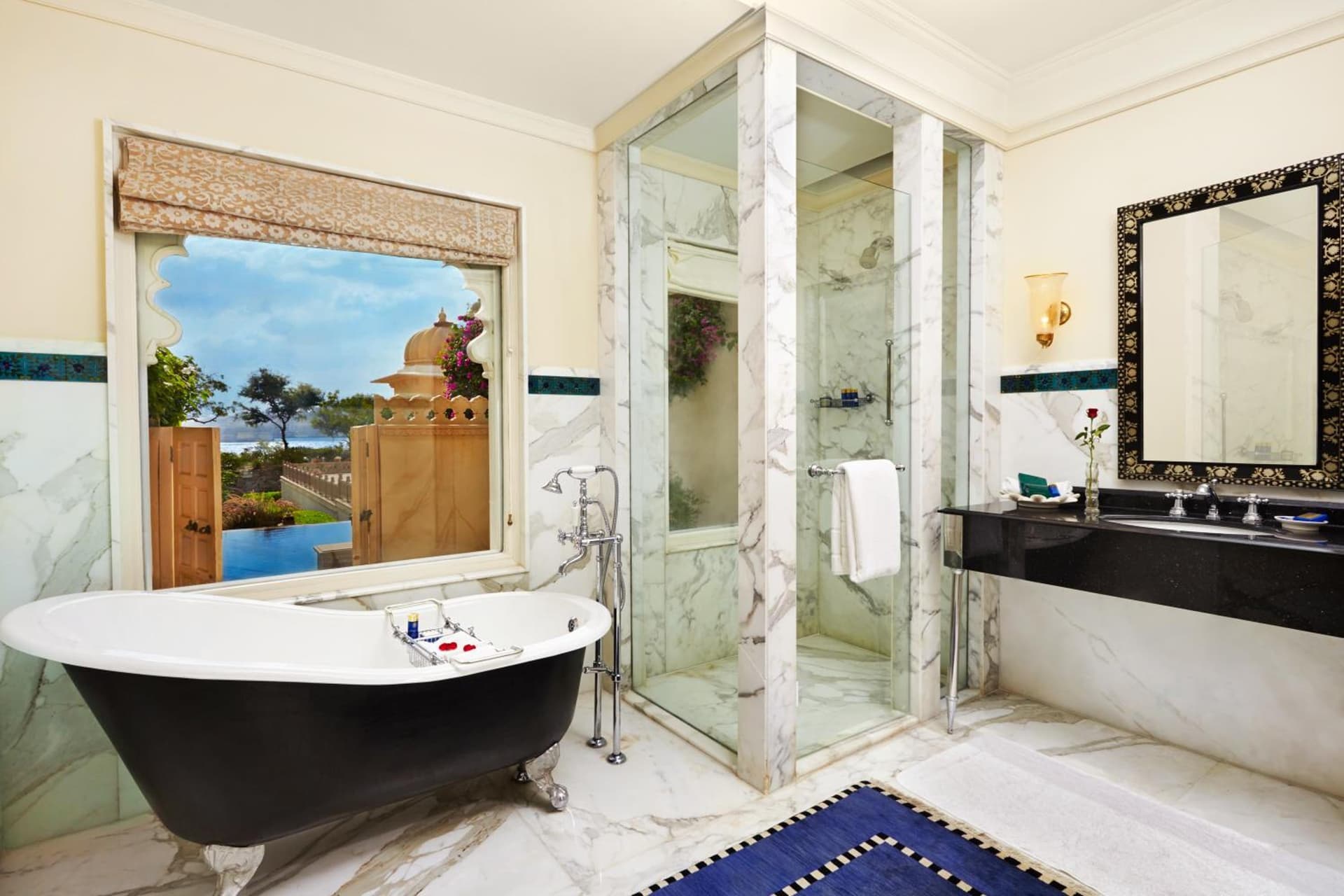 Premier King Pool View Room
