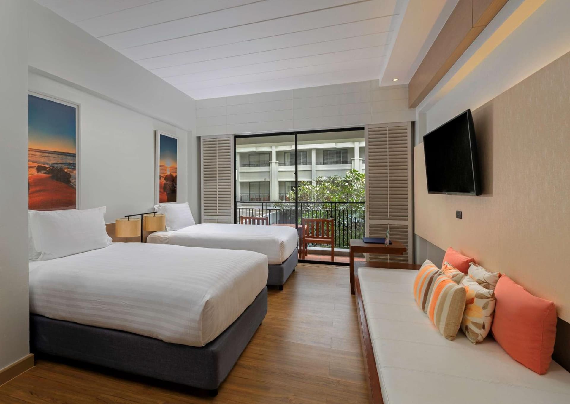 Deluxe Twin Room with Balcony