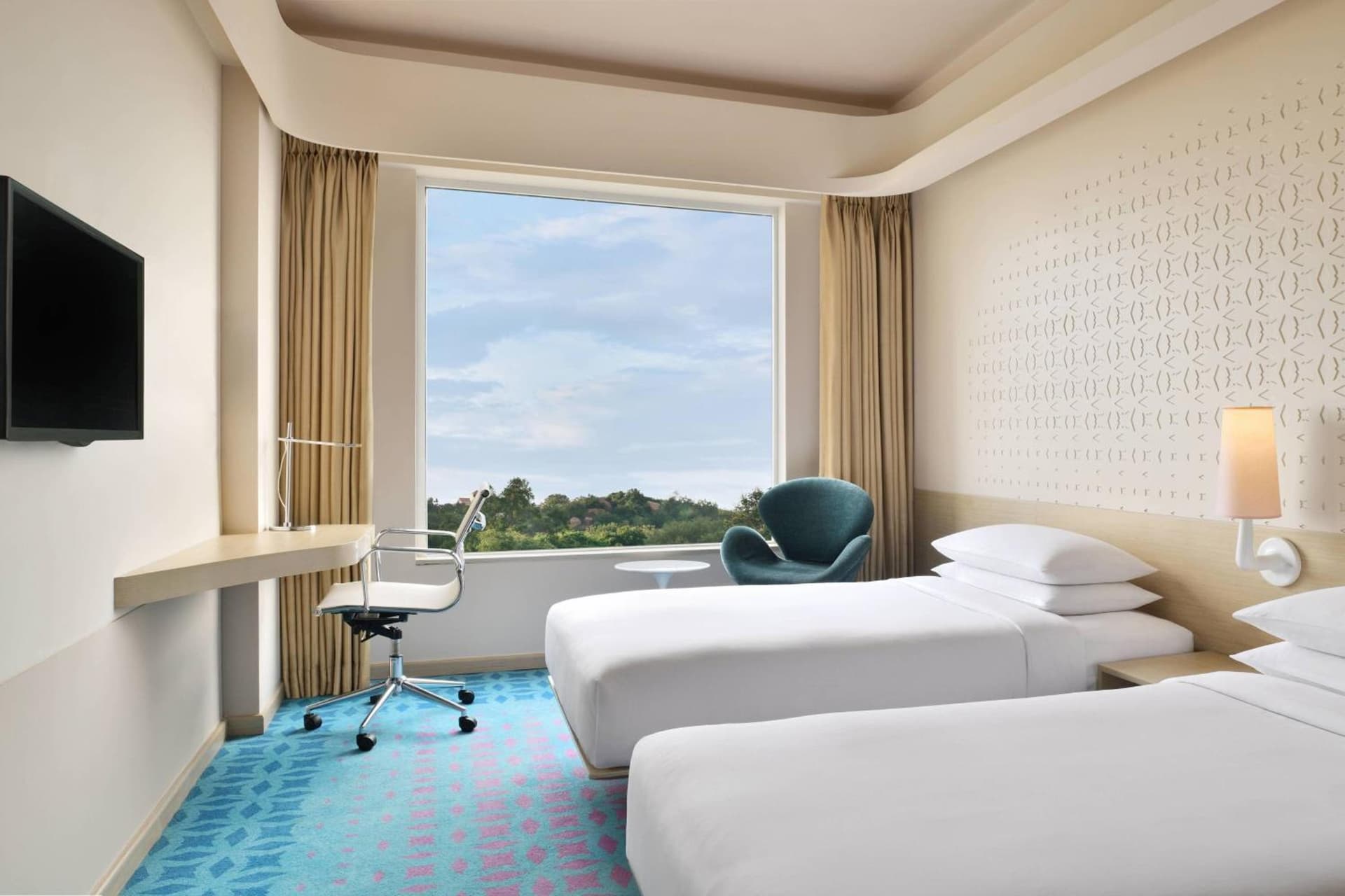 Superior Twin Room with City View