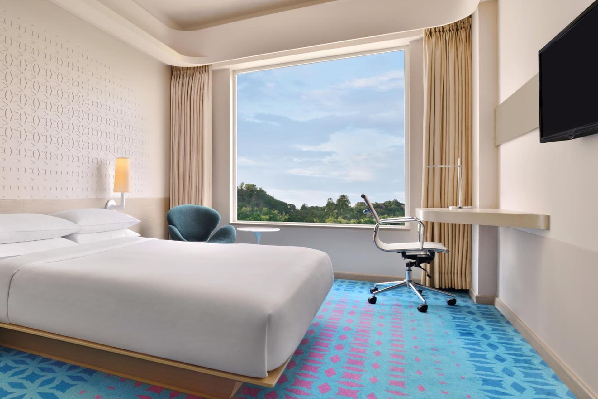 Superior Queen City View Room