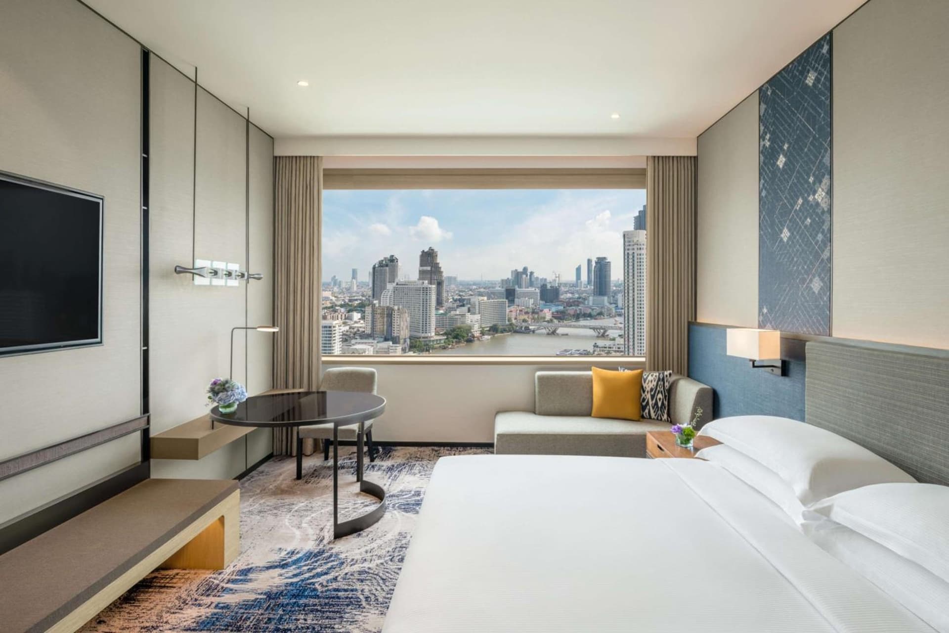 King Executive Room with Lounge Access King 34 sqm Riverview Exe Lounge High Flr Working Desk Lcd Tv Lrg Bathroom