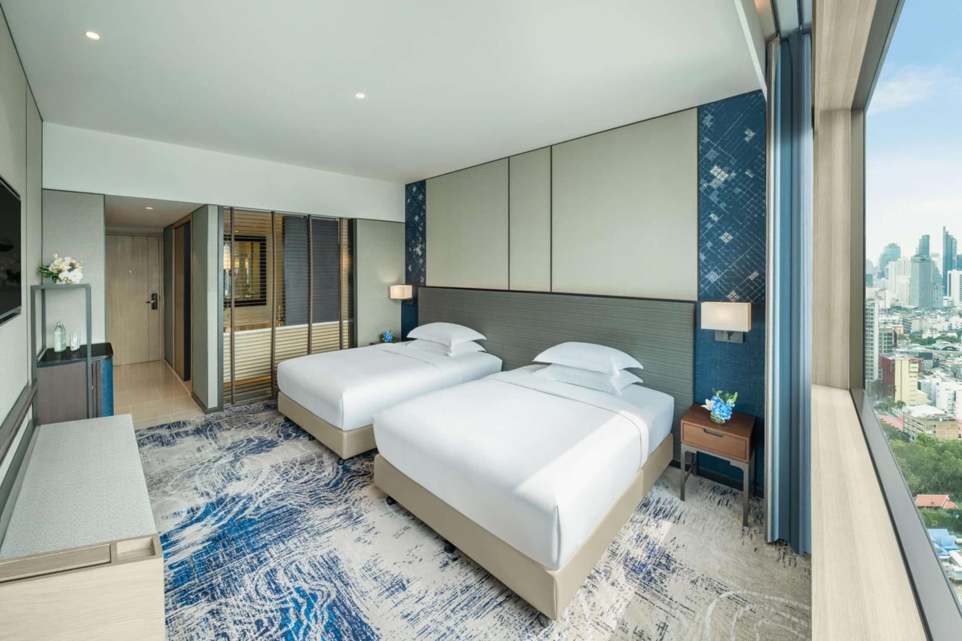 Twin Executive Room with Lounge Access Highest Floors with Lounge Access City And River View