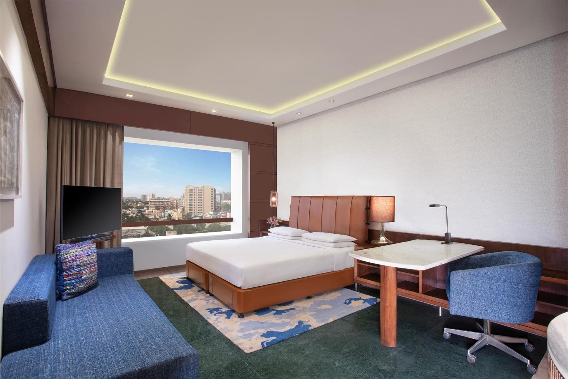 Club King Pool View Room
