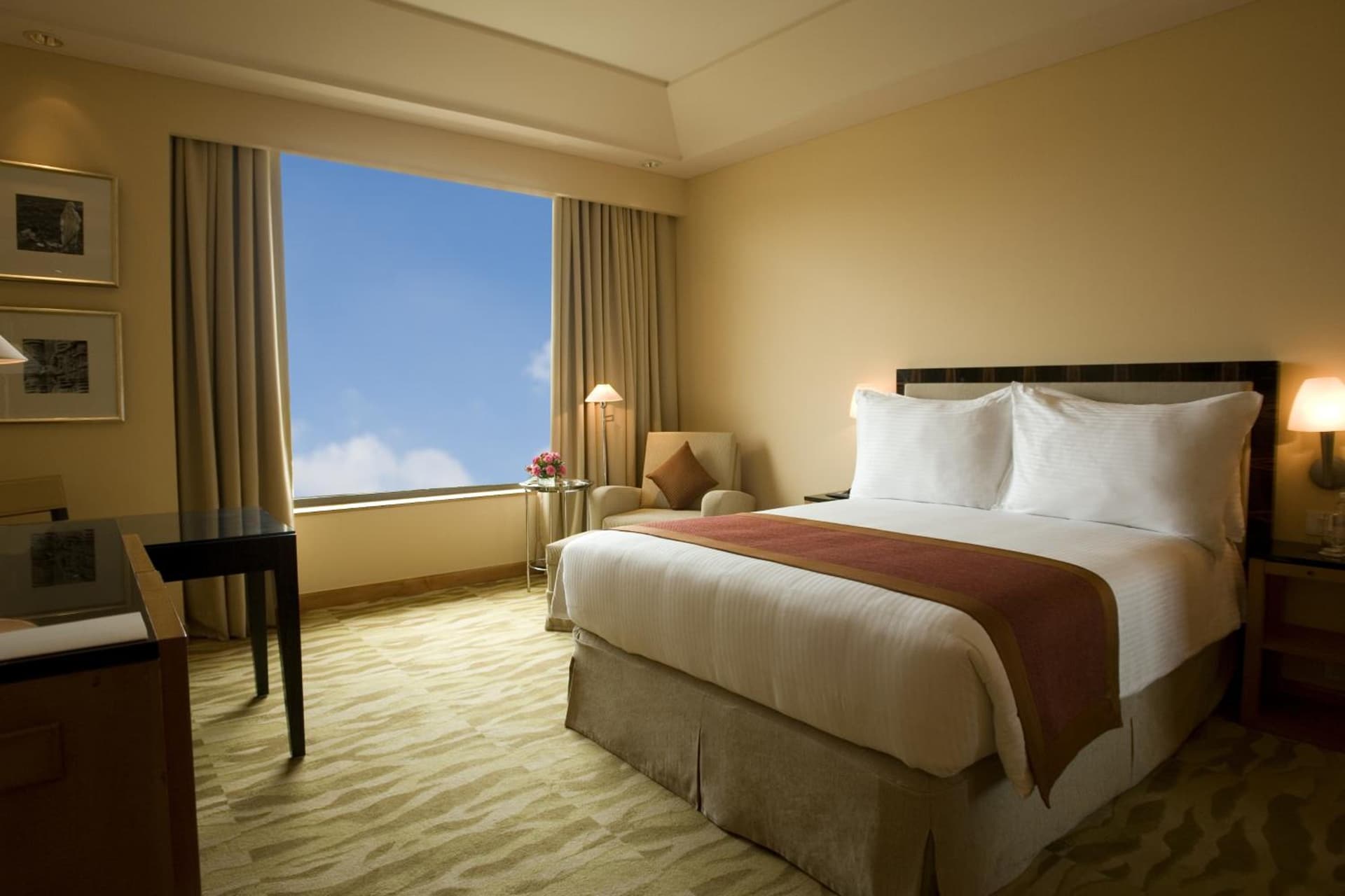Club King Room