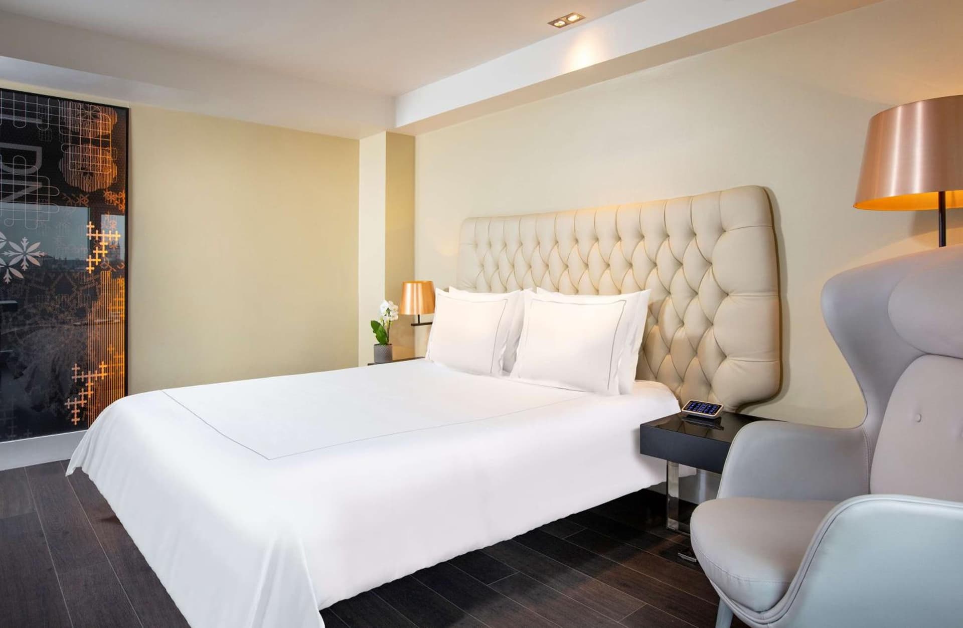 Executive Queen River View Room