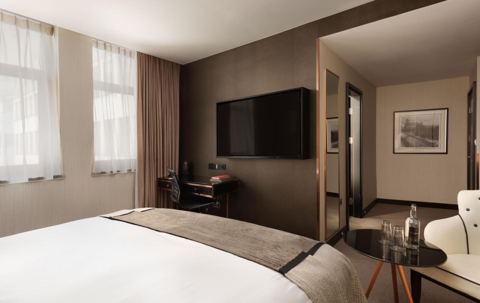Club King Room