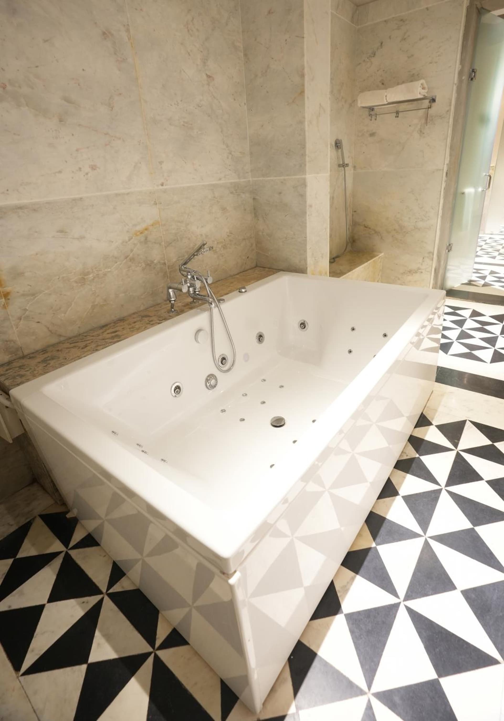 Villa Jacuzzi Room