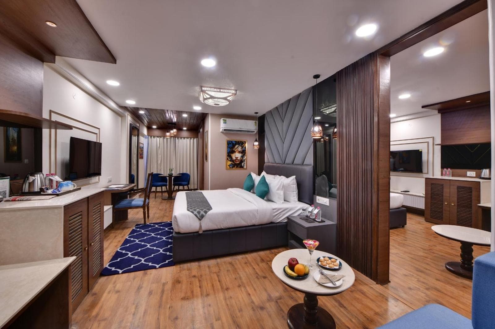 Club King Room