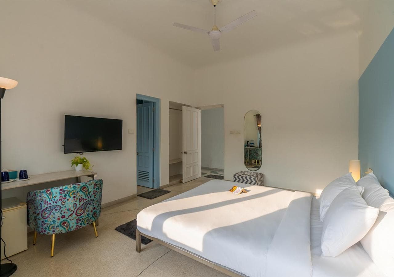 Superior King Balcony Room