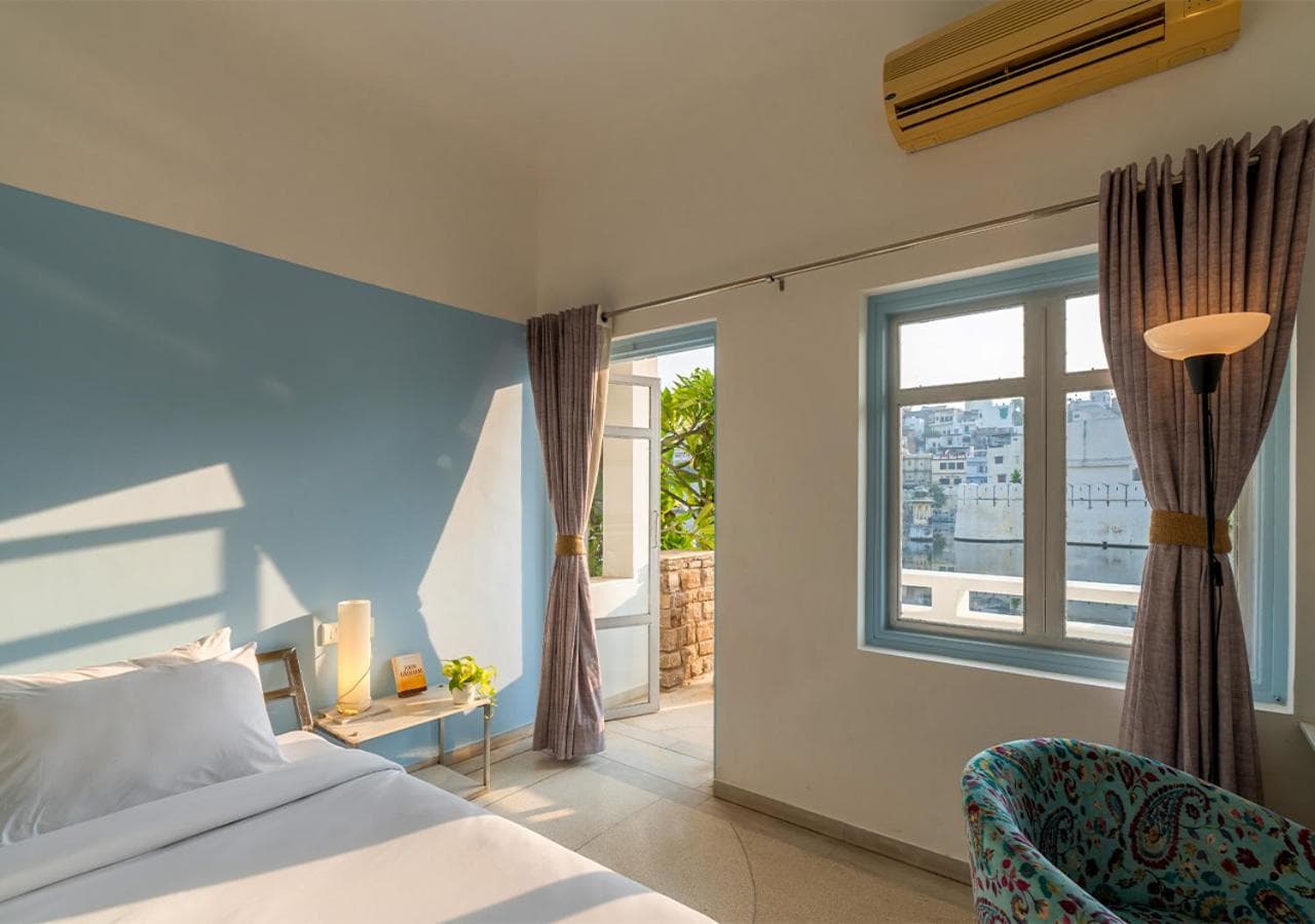 Superior King Balcony Room