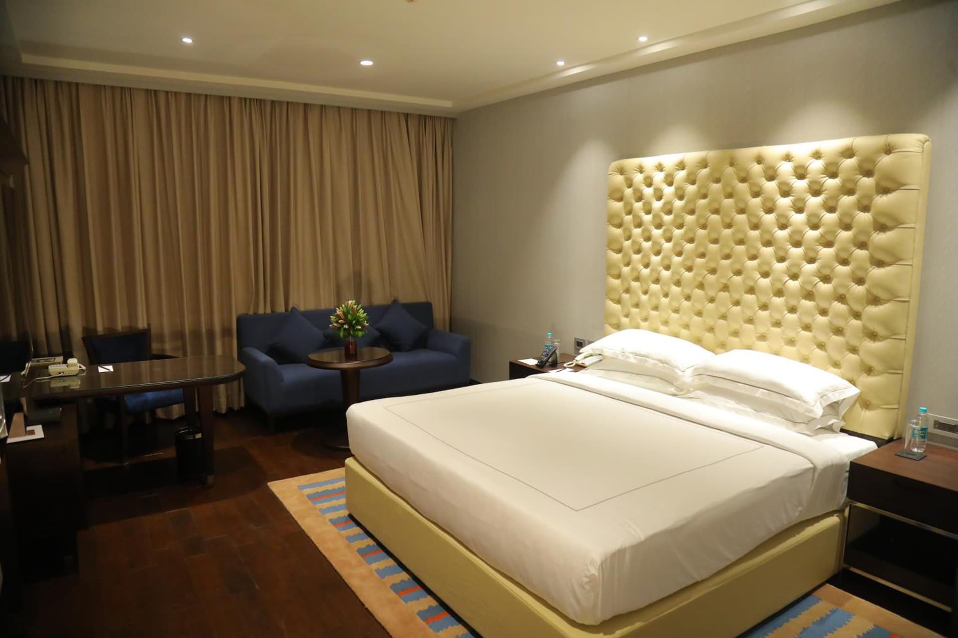 Luxury King 1 King Bed