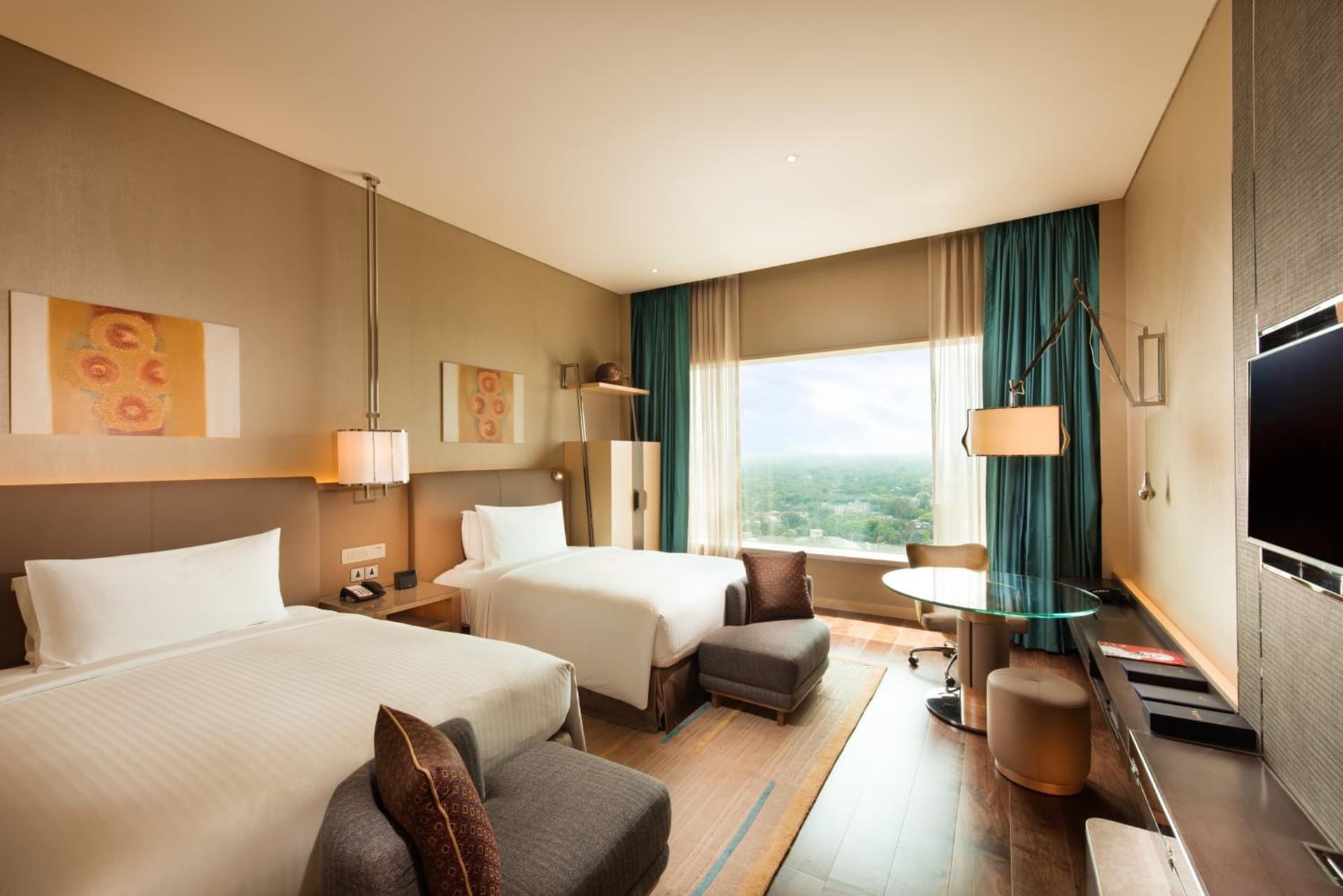 Double Queen Deluxe Room 42 sqm/WiFi/Espresso Machine/Minibar/Desk Rain Shower/Sep Bathtub/42 Inch Hdtv