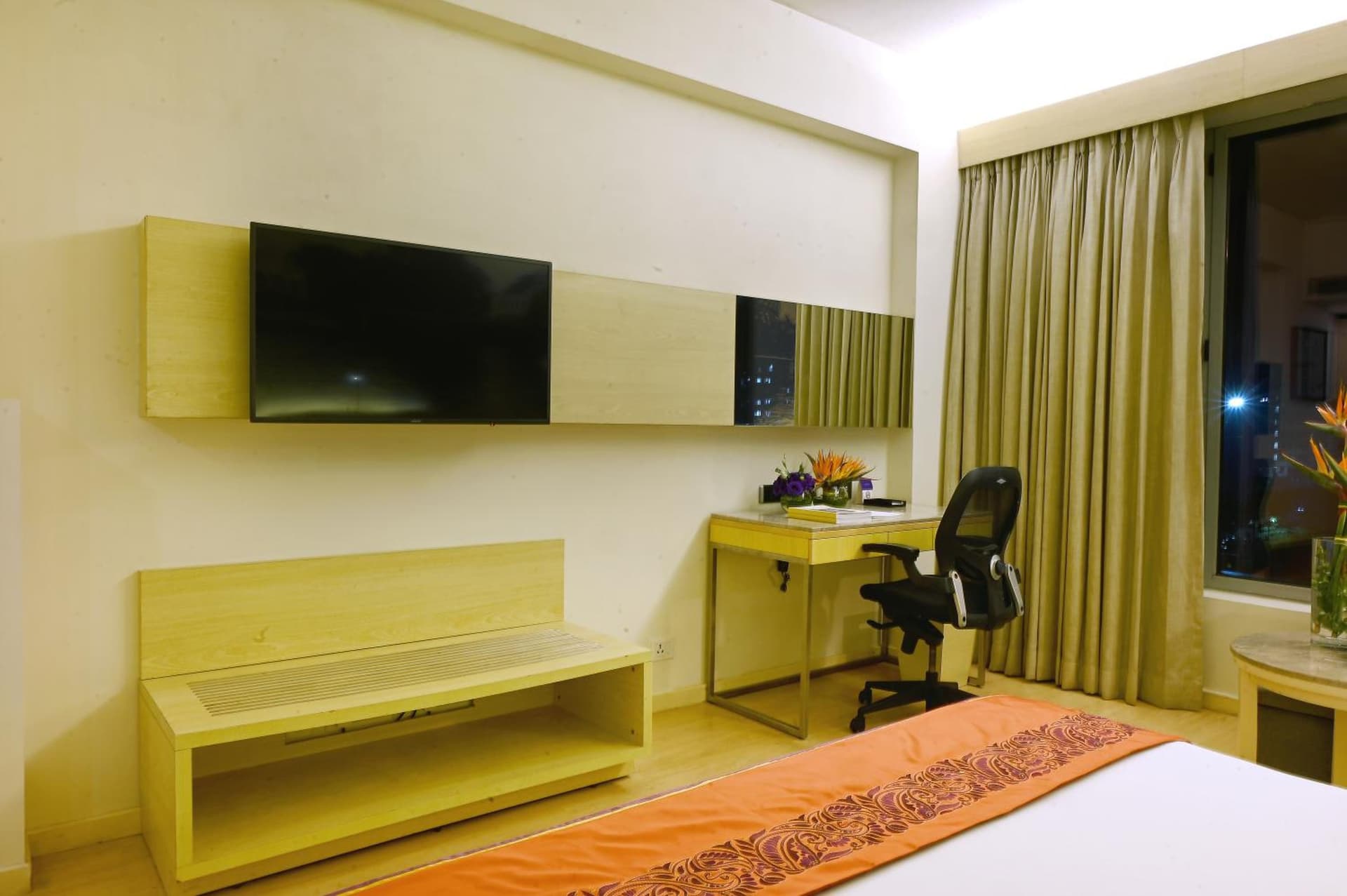 Deluxe King City View Room